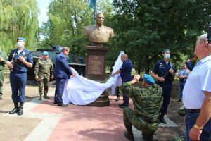 В Тольятти открылось сразу два бюста Герою Советского Союза, генералу армии Василию Филипповичу Маргелову