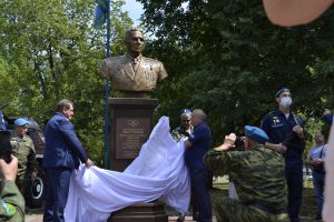 В Тольятти открылось сразу два бюста Герою Советского Союза, генералу армии Василию Филипповичу Маргелову