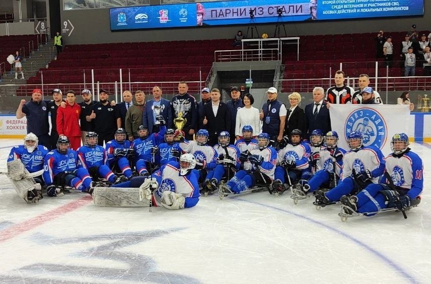 Первый следж-хоккейный матч на большом льду Дворца спорта Первый следж-хоккейный матч на большом льду Дворца спорта
